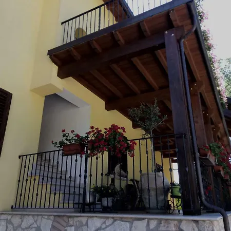 Terre D'aveja Bed & Breakfast *